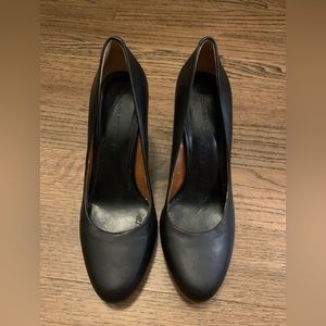 Banana Republic tortoise shell heel